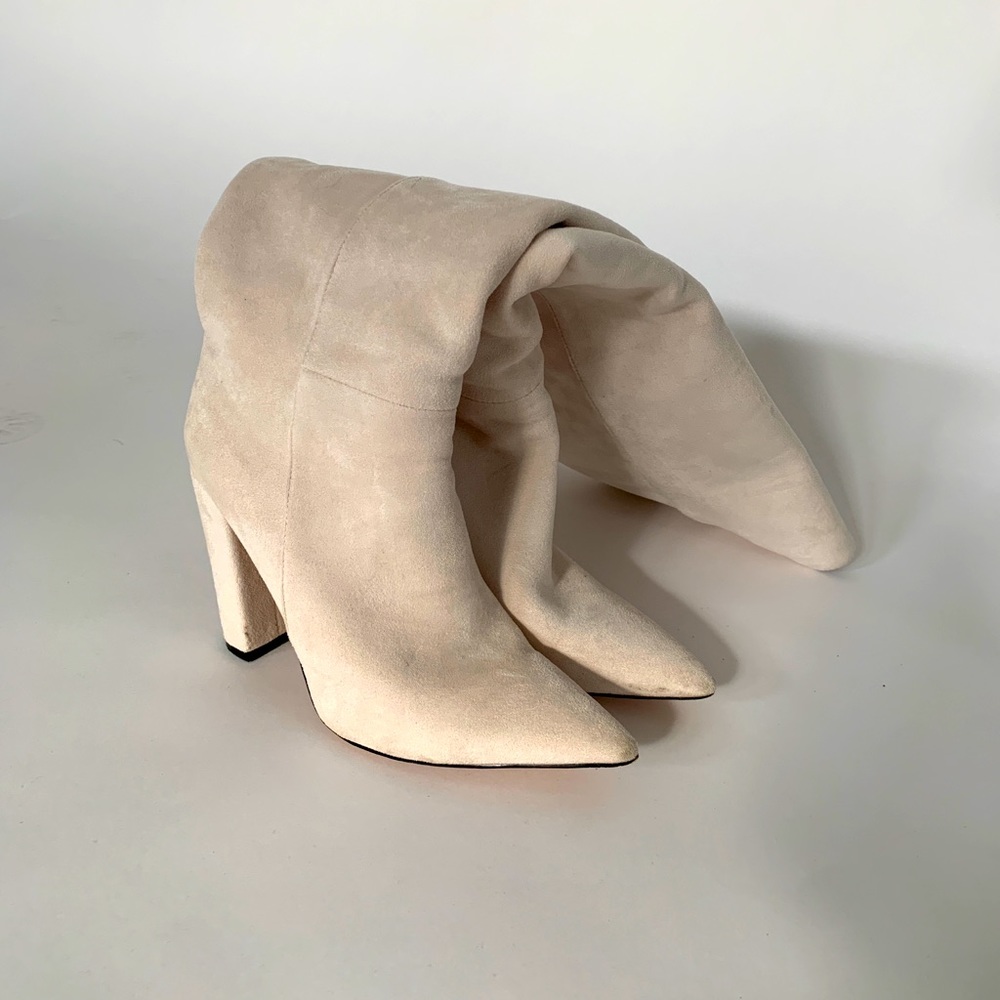 pointed toe boots